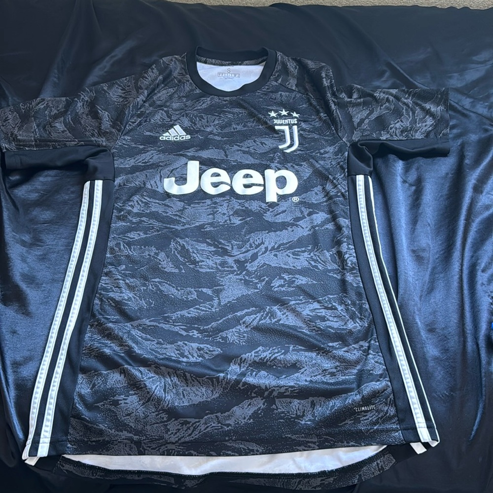 Adidas 2019 Men’s GK Juventus jersey size s slightly used